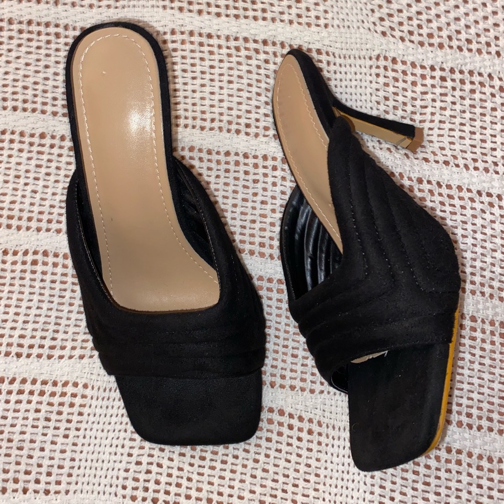 NWOT Square Toe Black Quilted Puff Heel